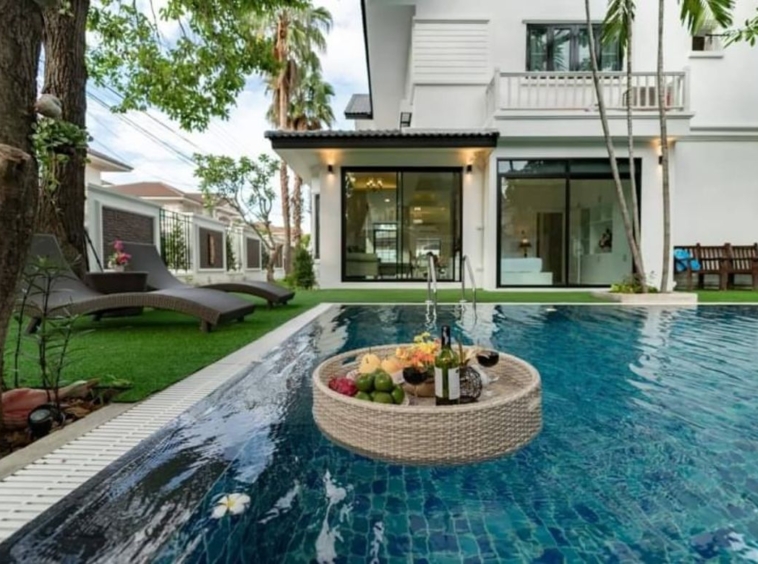 luxury pool villas