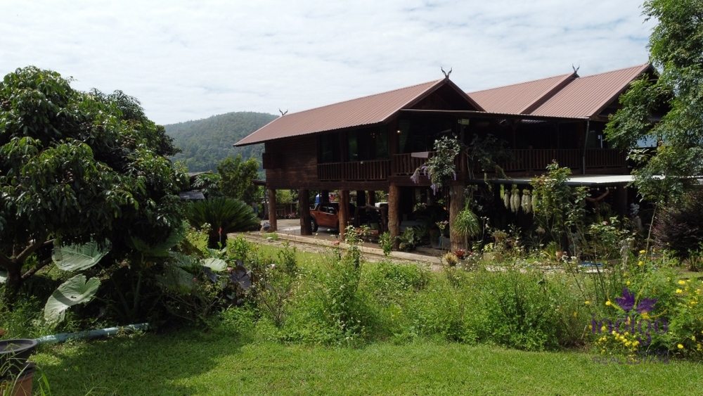 Countryside living. Riverfront 4 Bedroom teak house on a farm surrounded by beautiful mountain view. Chiang Dao