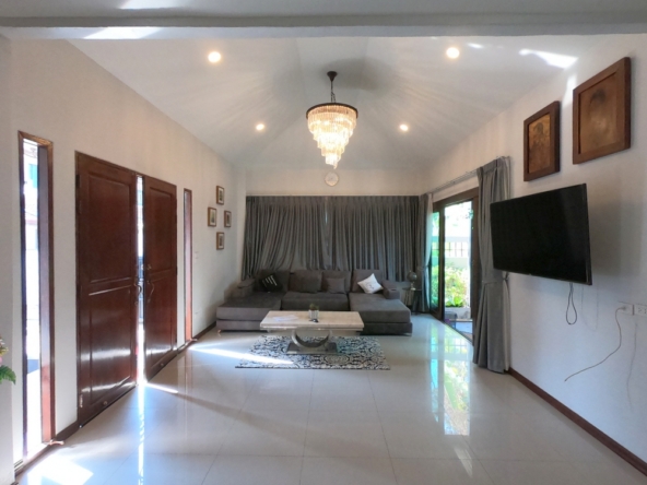 Contemporary Single Storey 4 Bedroom Pool Villa For Sale in Chiang Mai City-I-3478