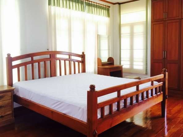 4 Bedroom with Large Garden near CM University-TNP-D80