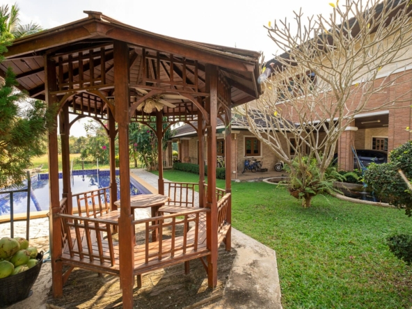 4 Bedroom Lakeside Pool Villa in Doi Saket-TNP-D937