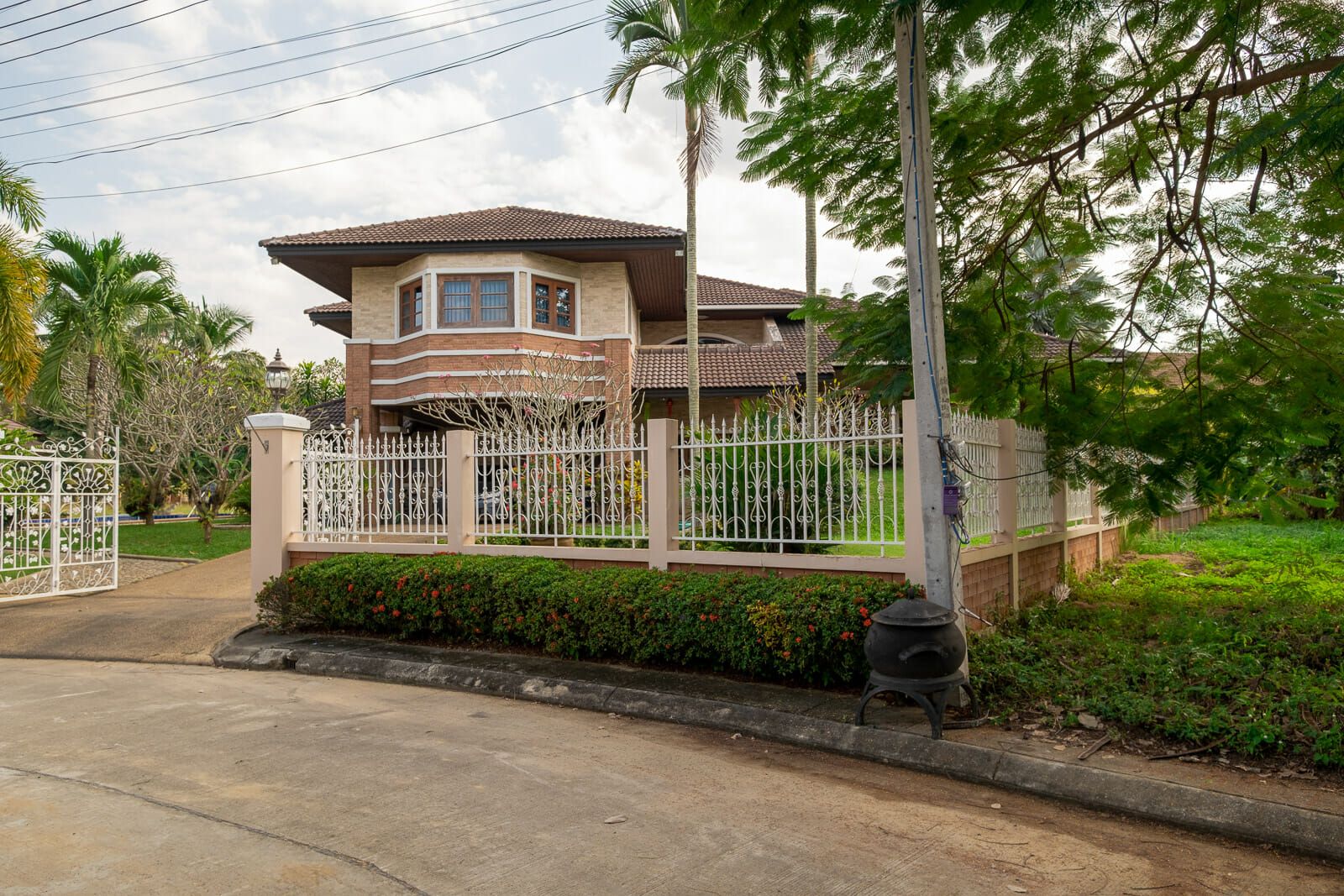 4 Bedroom Lakeside Pool Villa in Doi Saket-TNP-D937