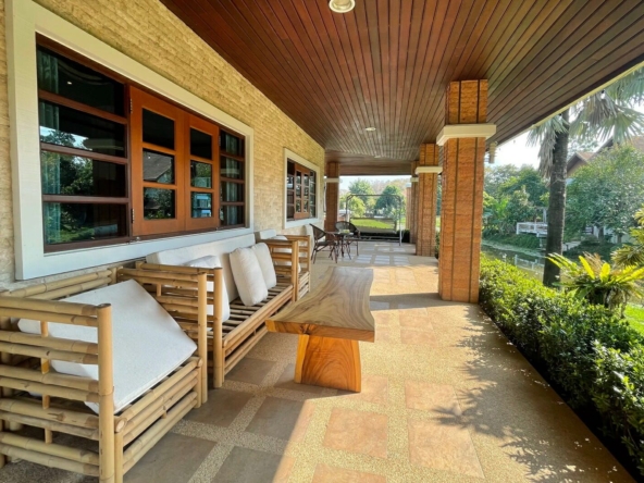 4 Bedroom Lakeside Pool Villa in Doi Saket-TNP-D937