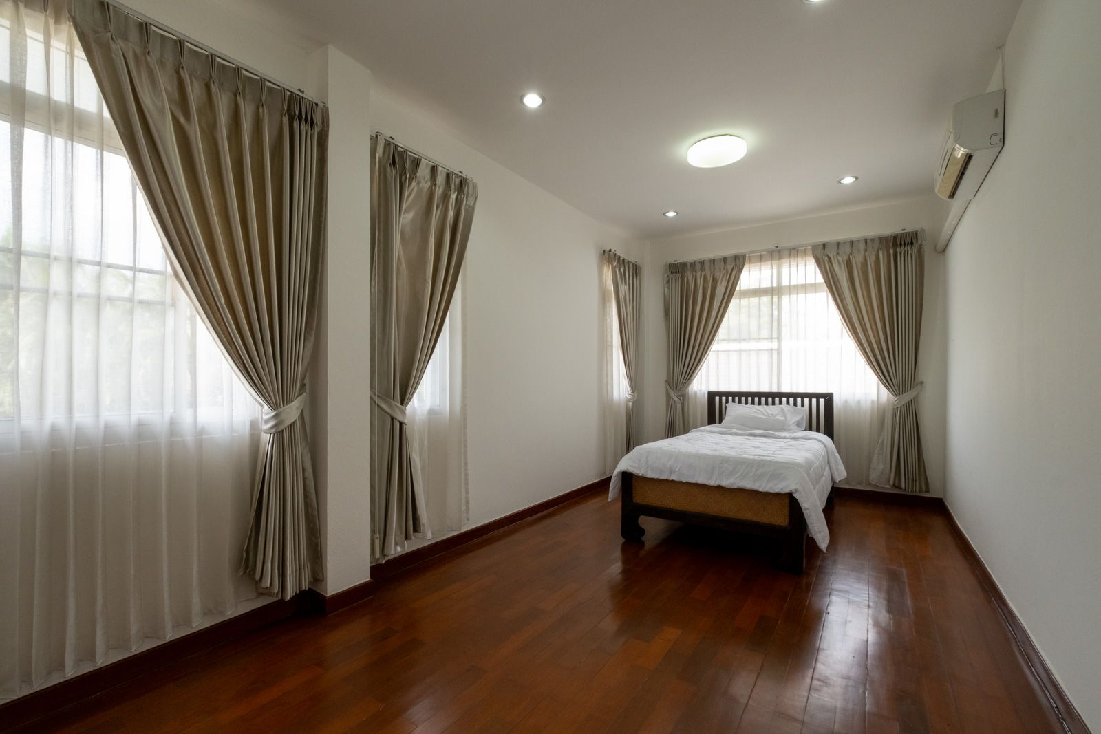 4 Bedroom Pool Villa in Wang Tan Hang Dong-TNP-D1132