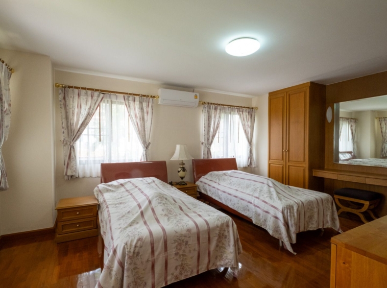 4 Bedroom with Guesthouse in Great Location-TNP-D1160