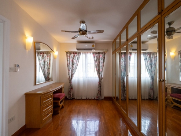 4 Bedroom with Guesthouse in Great Location-TNP-D1160