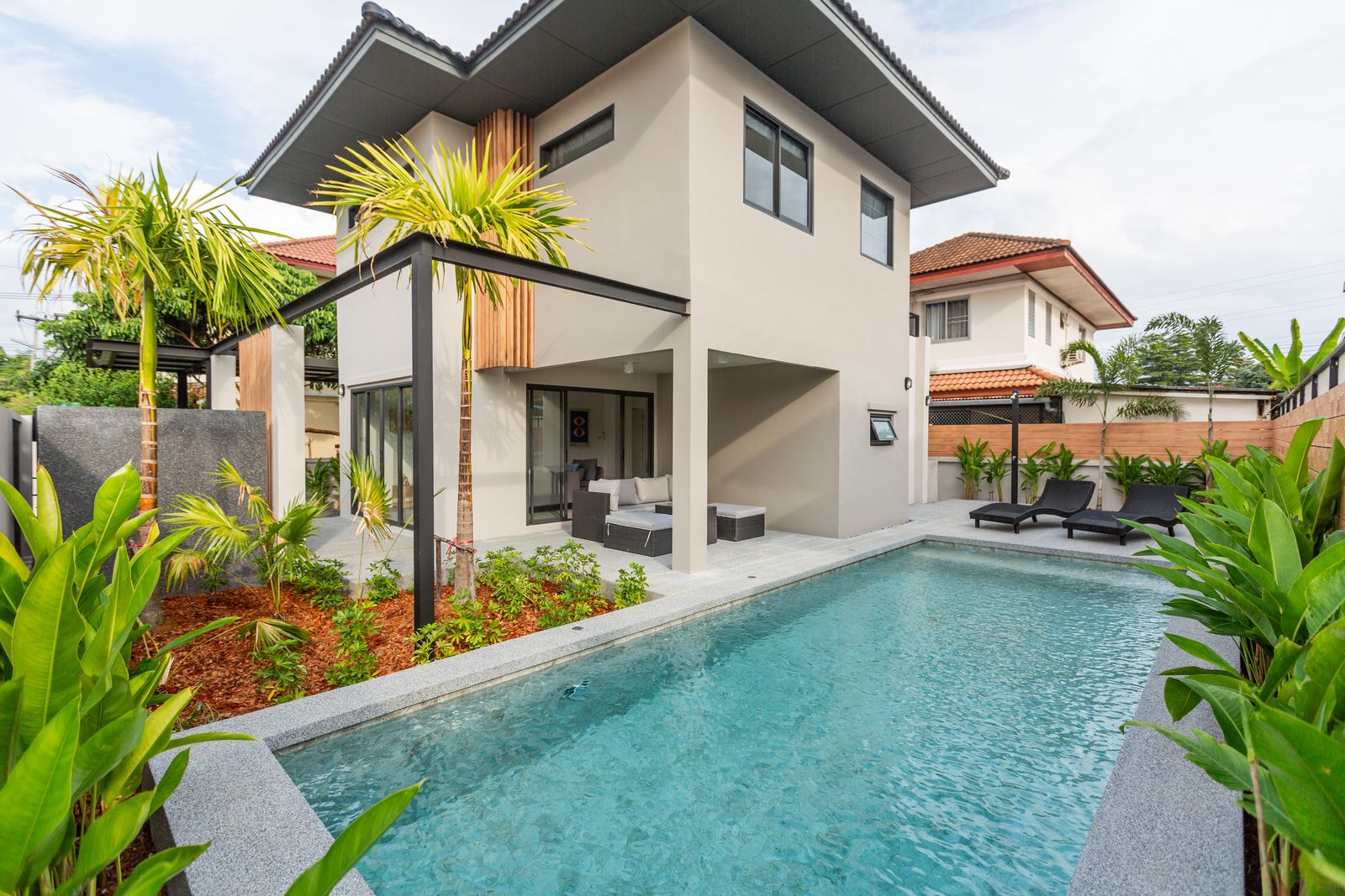 4-Bedroom Pool Villa in Kad Farang