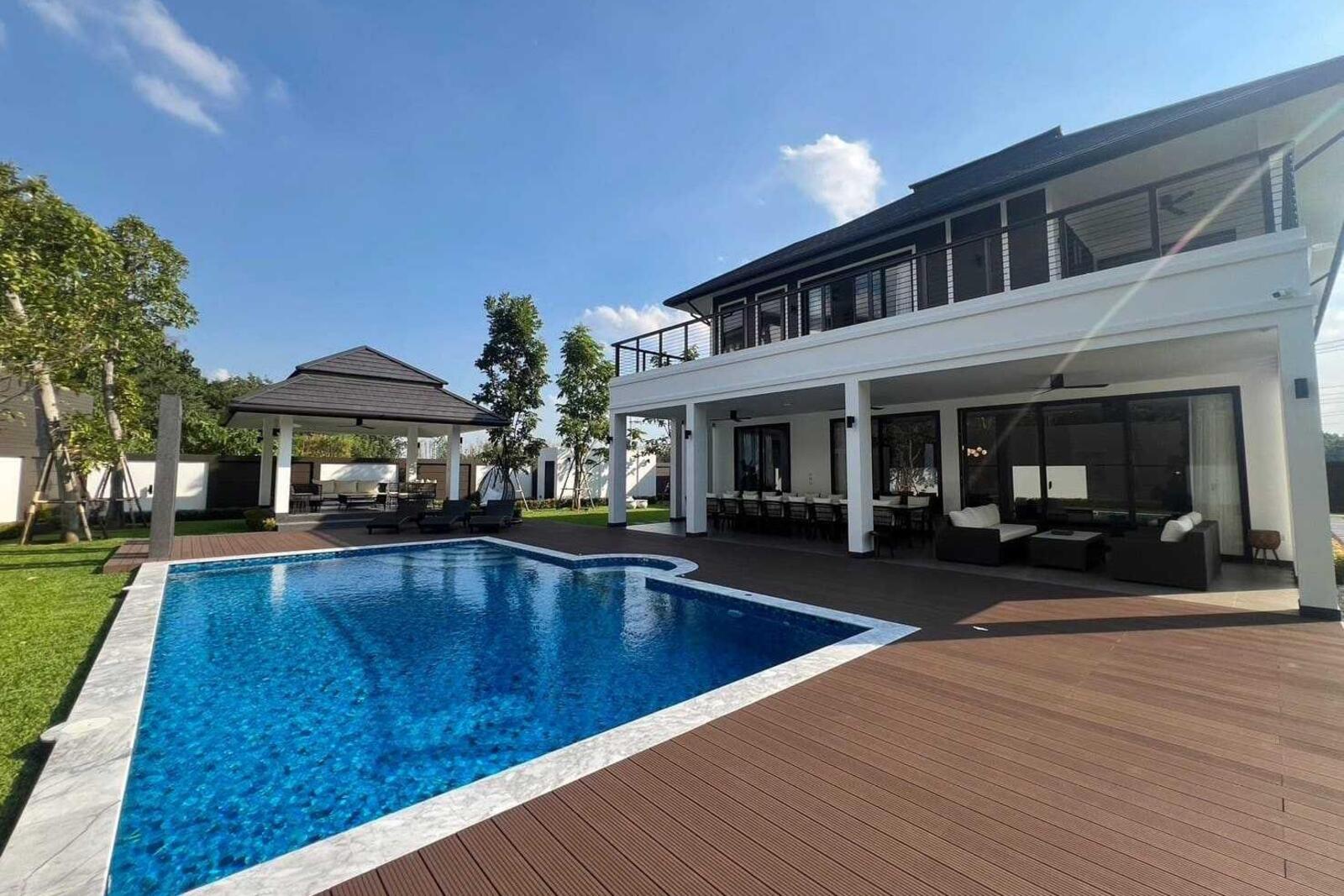 Grand Oasis Villa: Luxurious 5-Bedroom Haven in Hang Dong-TNP-D1186