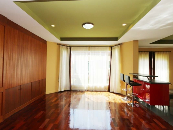 4 Bedroom with Large Separate Kitchen in Hang Dong-TNP-D830