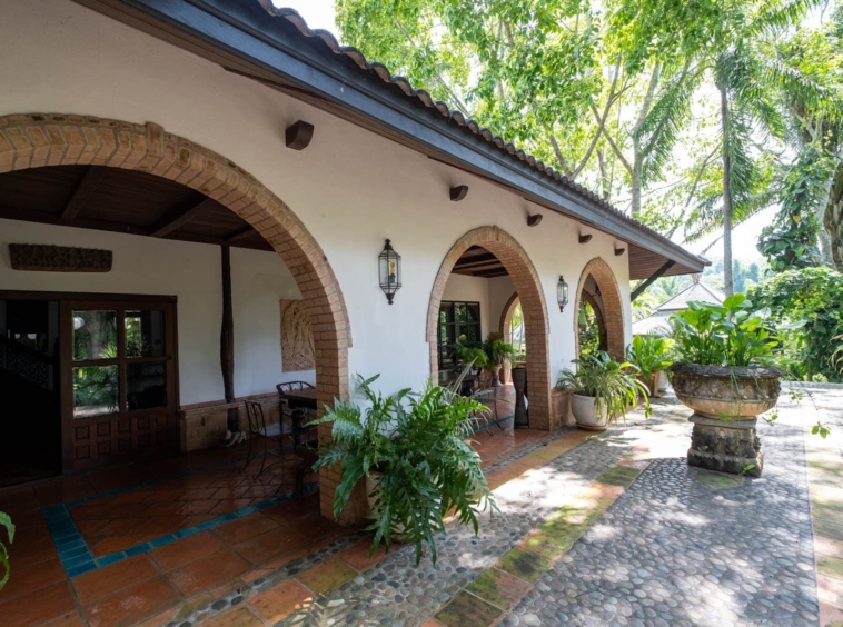 Luxury Garden Compound in Northern Mae Rim-TNP-D985