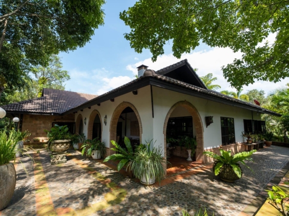 Luxury Garden Compound in Northern Mae Rim-TNP-D985