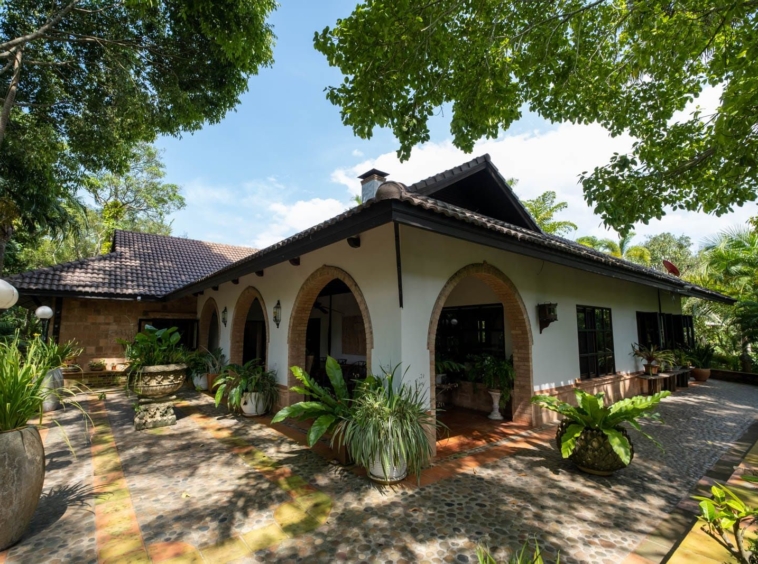 Luxury Garden Compound in Northern Mae Rim-TNP-D985