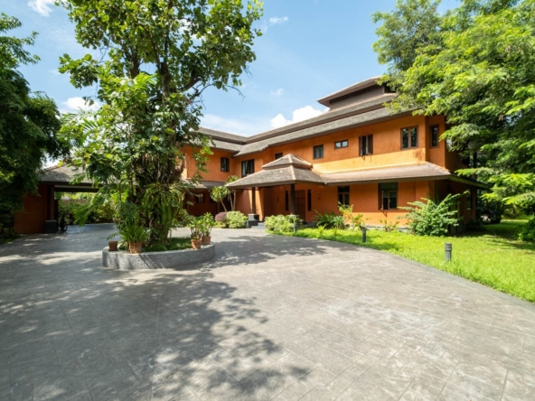 6 Bedroom Pool Villa on Large Plot in San Sai-TNP-D1074