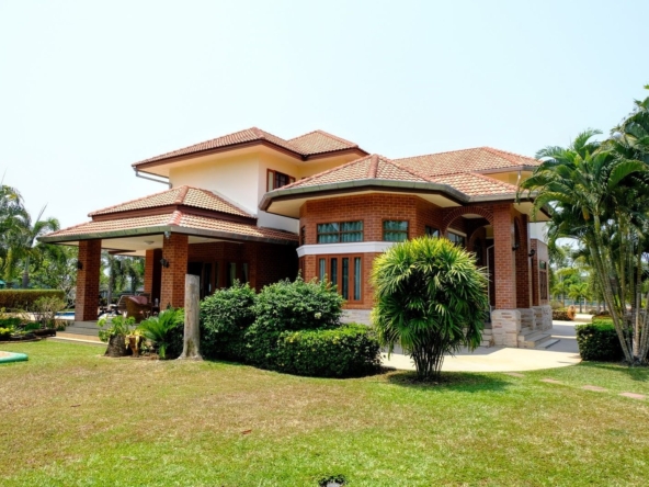 4 Bedroom Western Style House with Pool and Gardens-TNP-D638