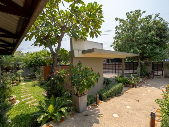 3 Bedroom Pool Villa in Saraphi-TNP-D972