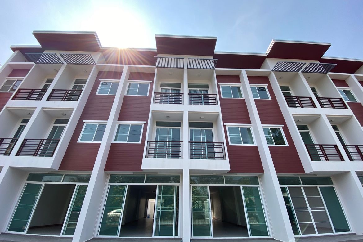 Brand new 3 bed townhome for sale in Chang Phuak Chiang Mai