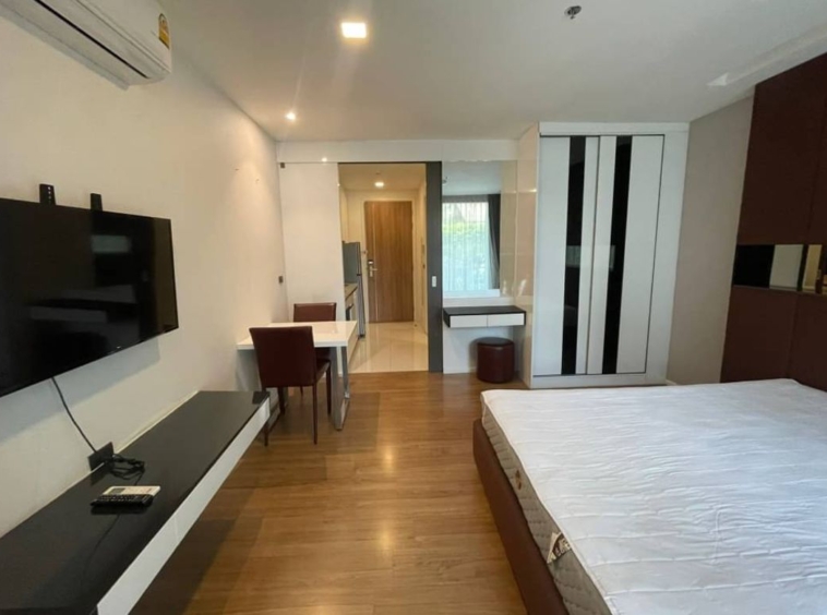 close to Nimmanhemin road and Chiang Mai international Airport.-CMB-CMB04770