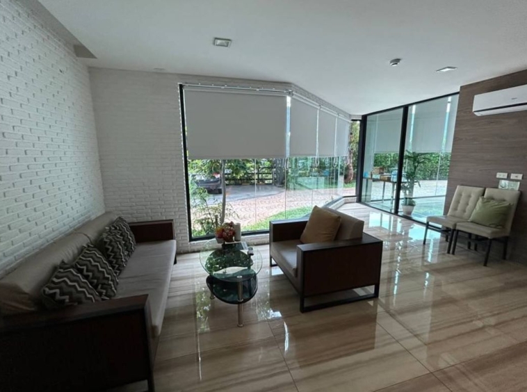 A spacious 1 bed unit for sale in Sanphisue