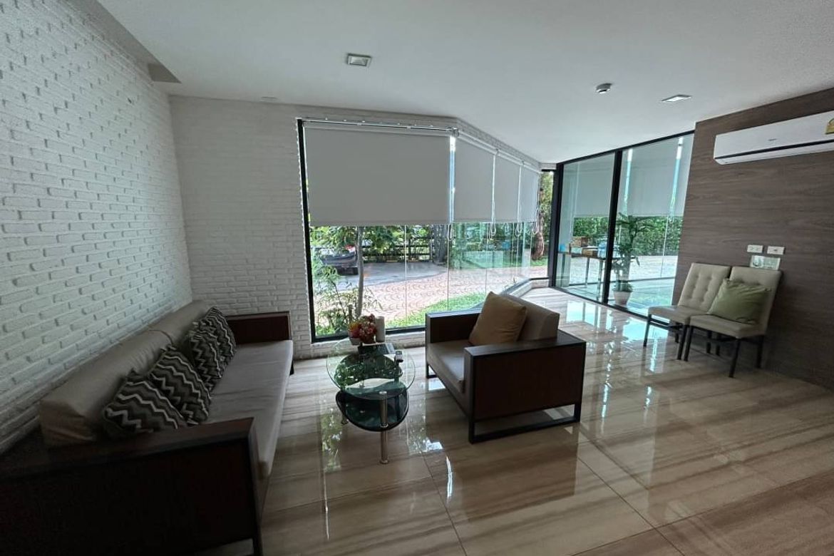 A spacious 1 bed unit for sale in Sanphisue