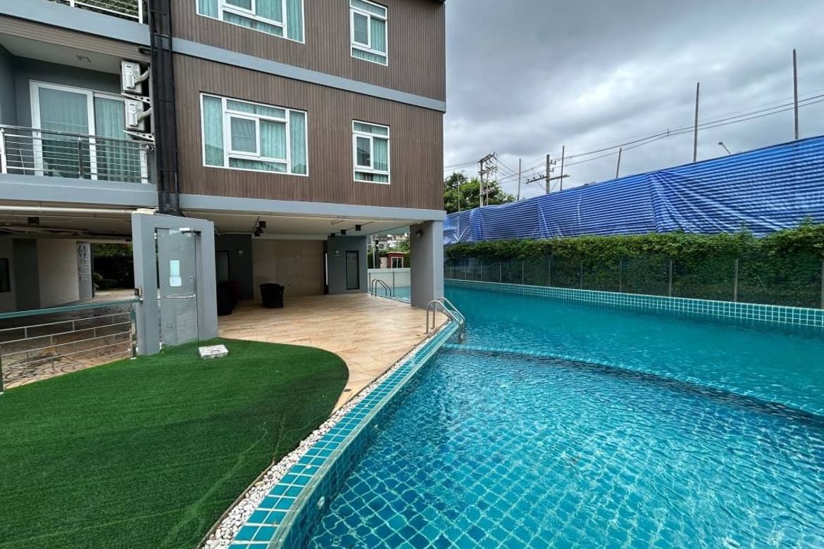 A spacious 1 bed unit for sale in Sanphisue