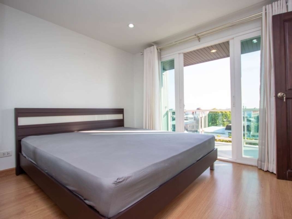 Great Location! Rawee Waree Condo for Sale : Nimmanhaemin-PH-RW025