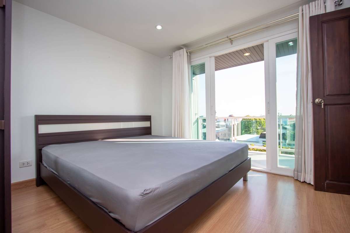 Great Location! Rawee Waree Condo for Sale : Nimmanhaemin-PH-RW025