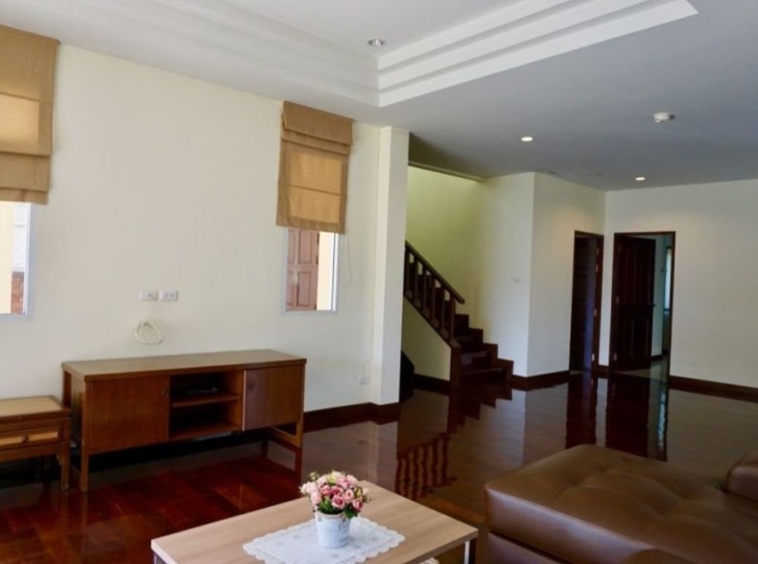 A family house with 3 bedrooms for rent in Hang Dong