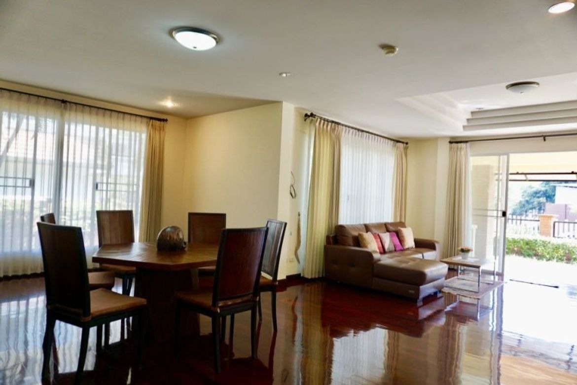 A family house with 3 bedrooms for rent in Hang Dong