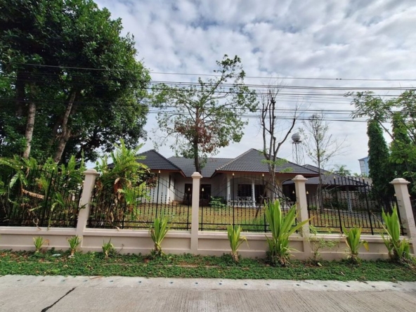 single level In the city near Khao Soi Samer Jai-J-JOY1672