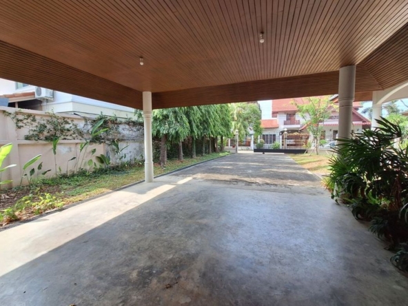 single level In the city near Khao Soi Samer Jai-J-JOY1672