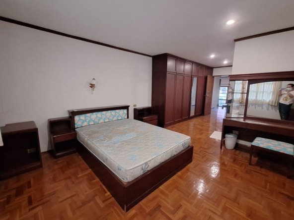 single level In the city near Khao Soi Samer Jai-J-JOY1672