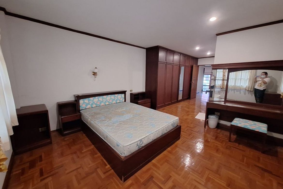 single level In the city near Khao Soi Samer Jai-J-JOY1672