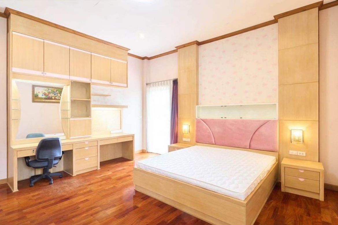 House for a family in the heart of the city in The Athena Village on Mahidol Road.-J-JOY1728