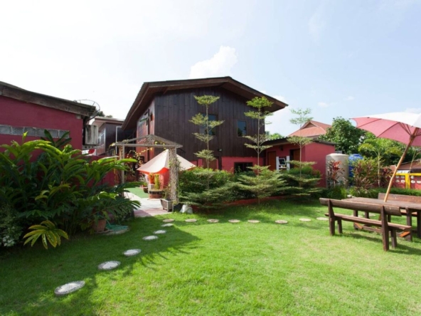 hostel for rent In the area there are 2 houses and 1 garden.-J-JOY1817