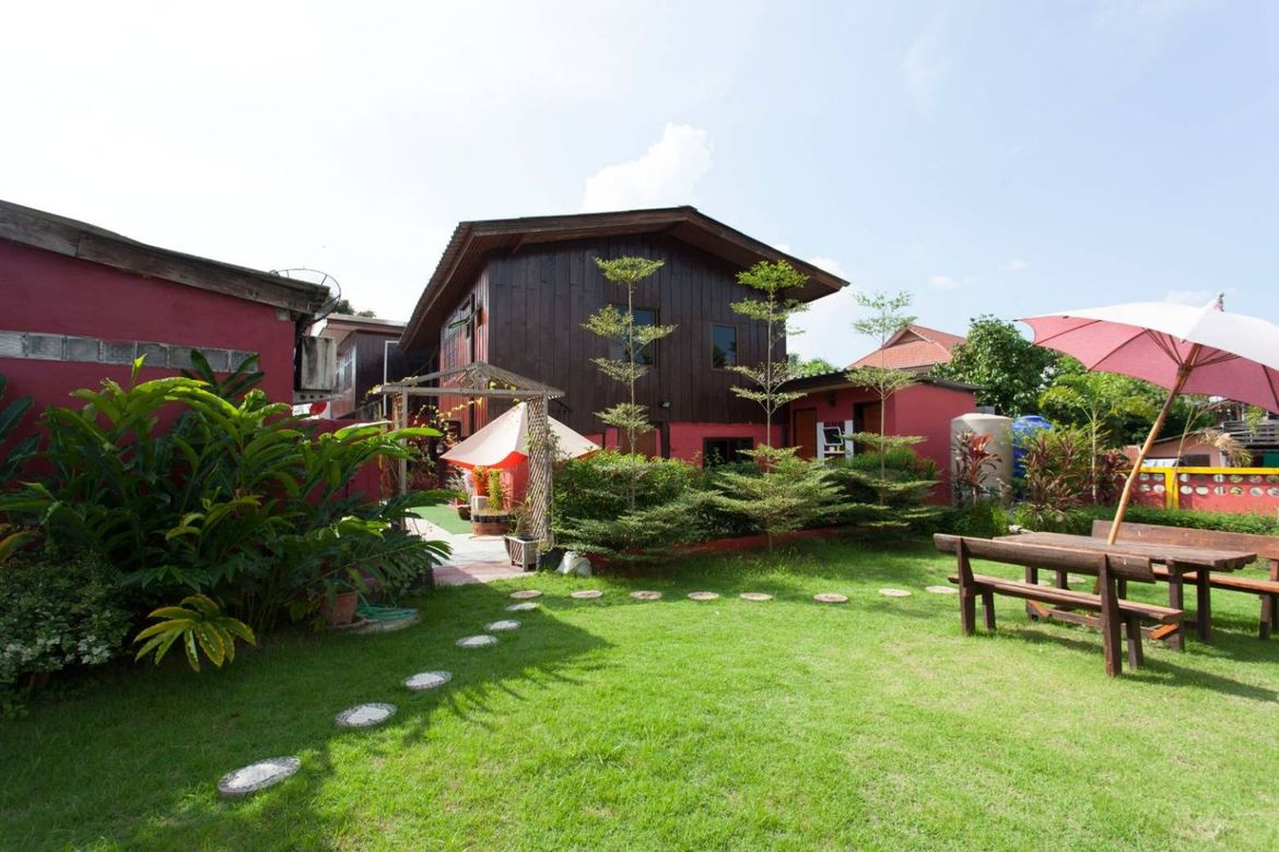 hostel for rent In the area there are 2 houses and 1 garden.-J-JOY1817