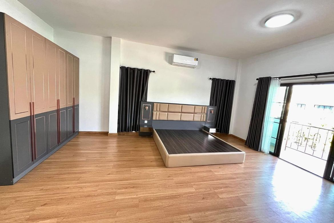 2-story house for rent in the Jai Kaew Erawan 28 project. Complete with all furniture and electrical appliances-J-JOY1820