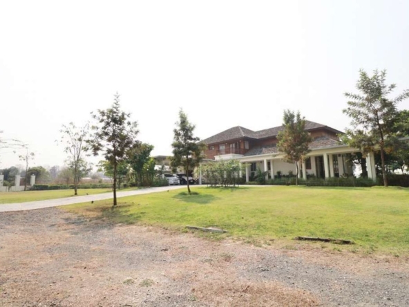 A large house on 14 rai of land for sale