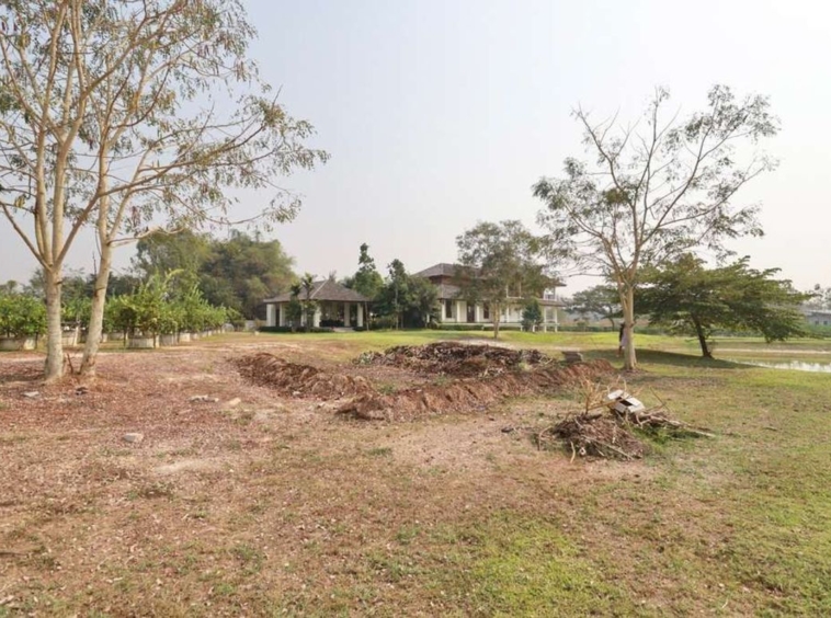 A large house on 14 rai of land for sale