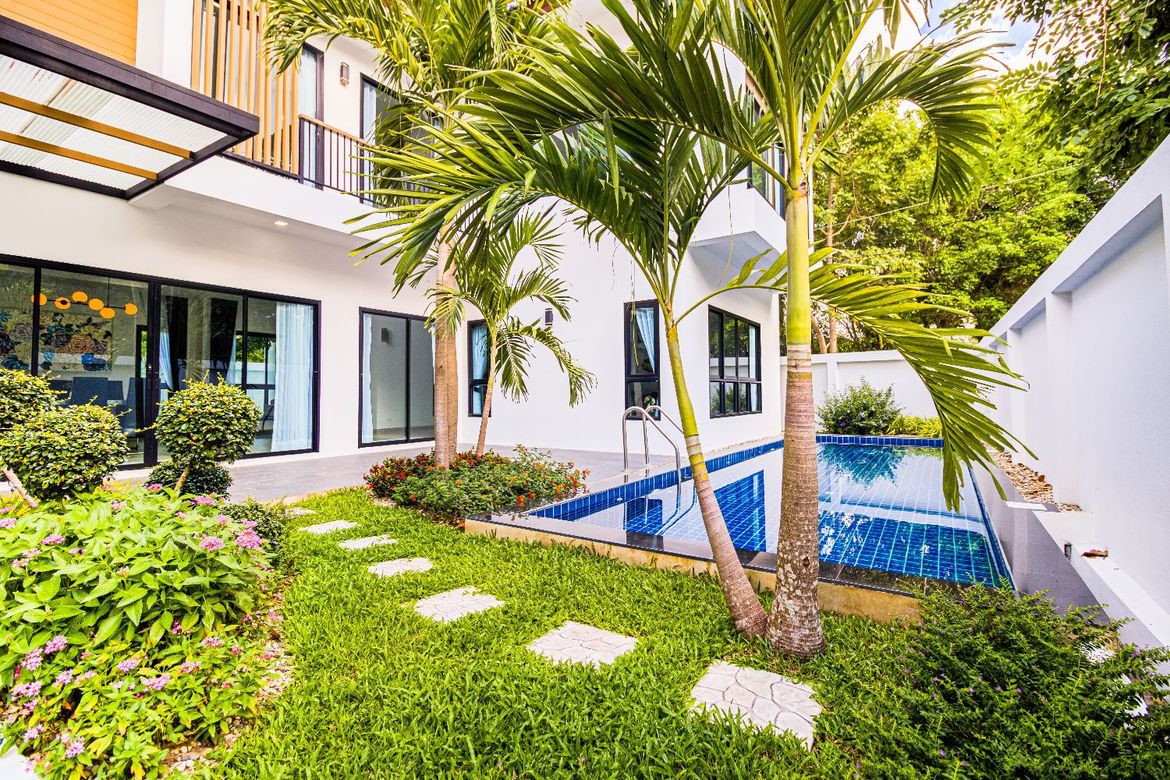 Luxurious 4-Bedroom Pool VillaLocated in the prestigious Baan Wang Tan Village