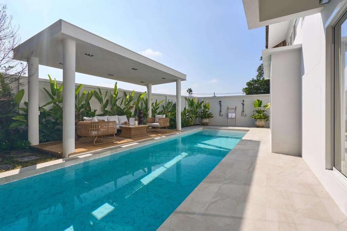 Luxury 4 bedroom modern art style pool villa