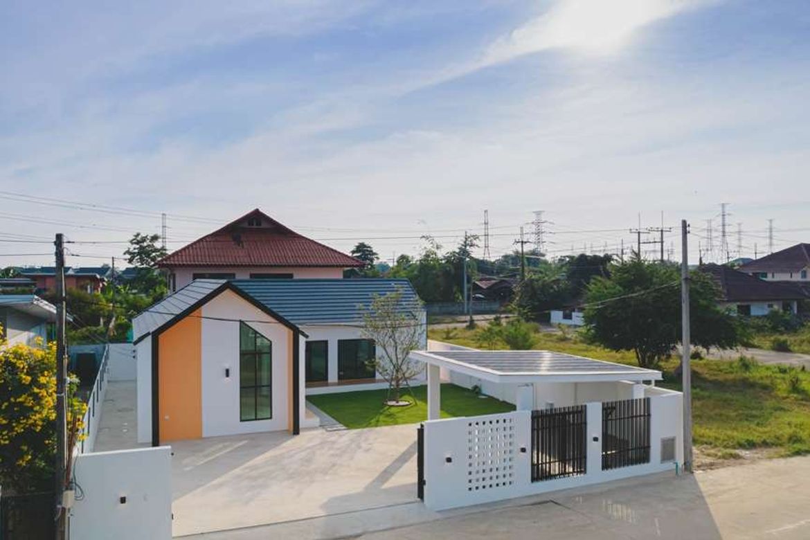 Single-Detached Home with 3 Bedrooms Near Kad Phak Whan and Outer Ring Road 3-KMP-018303D