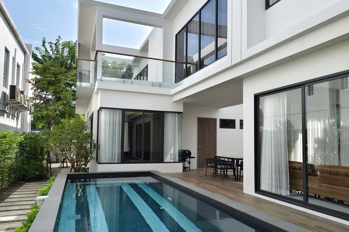 2-storey pool villa