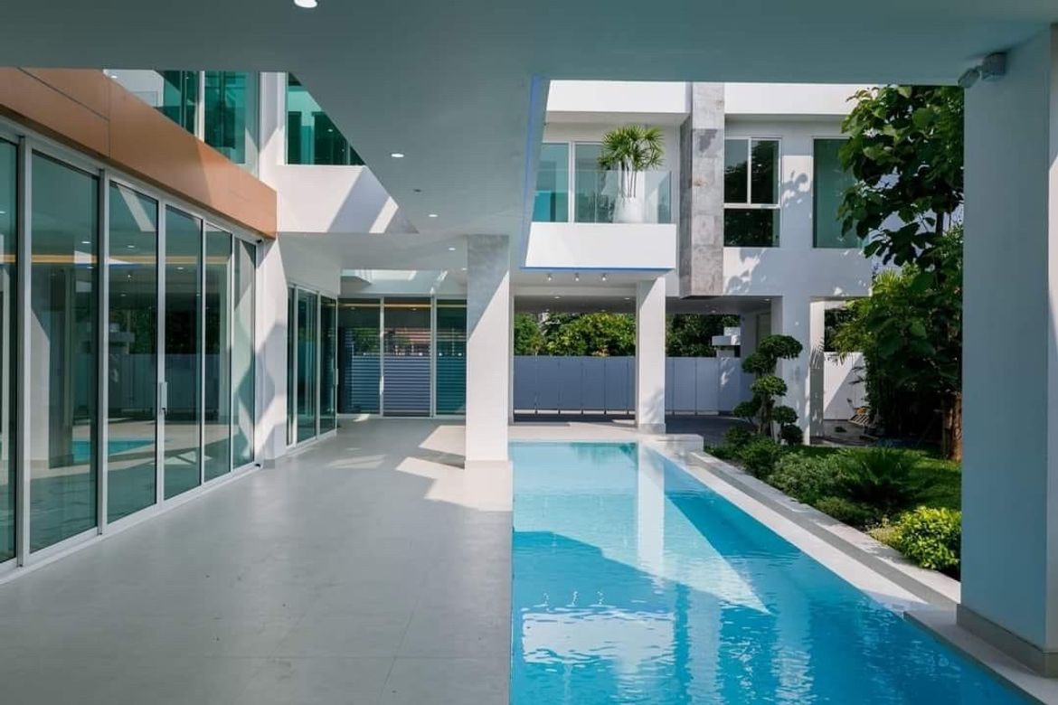 HSHD4452 Pool Villa 8 Bedrooms for sale in Hang Dong