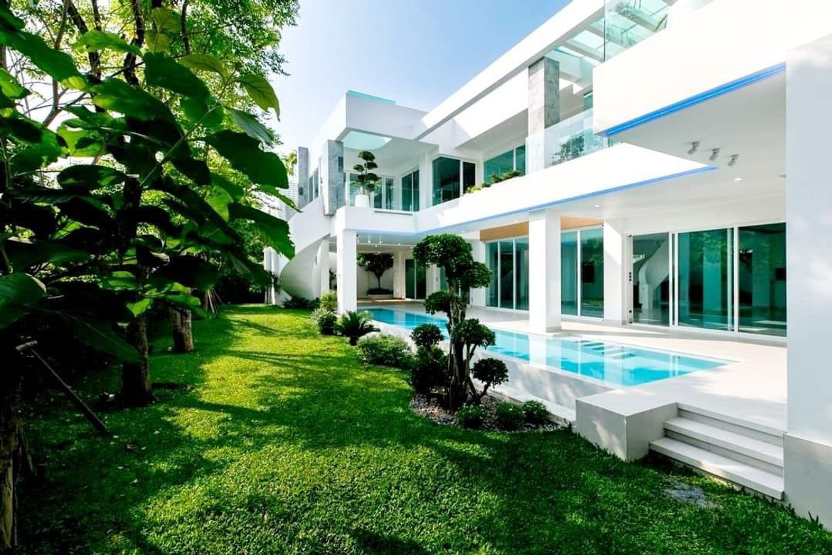 HSHD4452 Pool Villa 8 Bedrooms for sale in Hang Dong