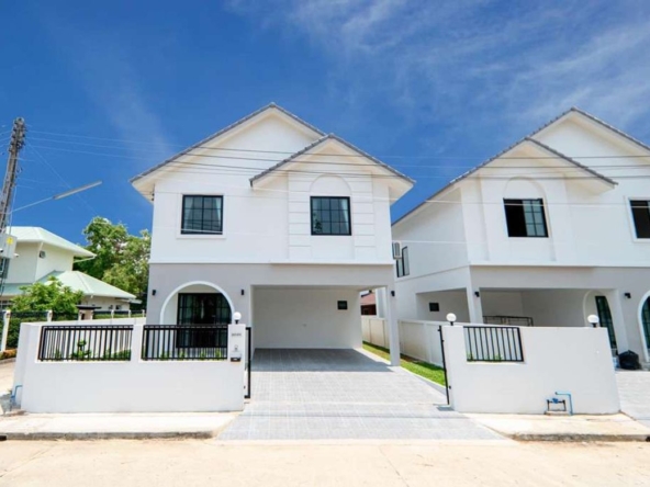 Newly Built 2-Story House for Sale in Hang Dong Area. Convenient location close to the city.-KMP-HSHD7604D