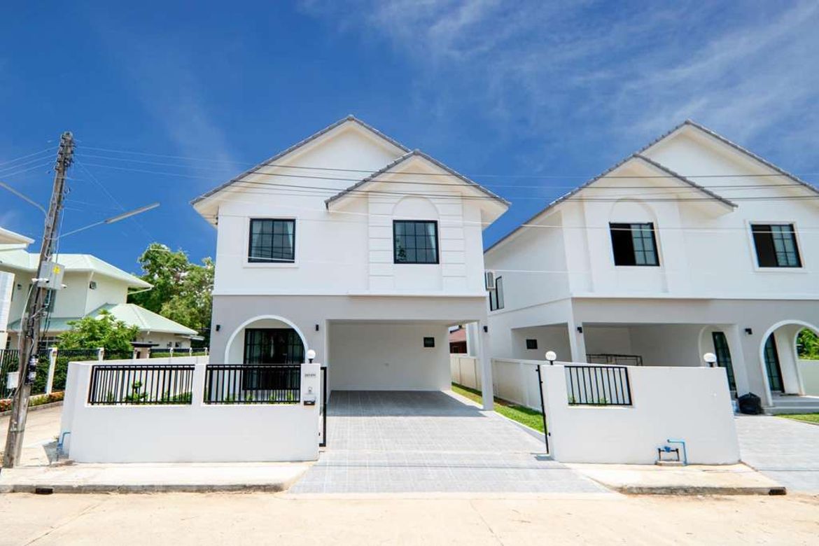 Newly Built 2-Story House for Sale in Hang Dong Area. Convenient location close to the city.-KMP-HSHD7604D