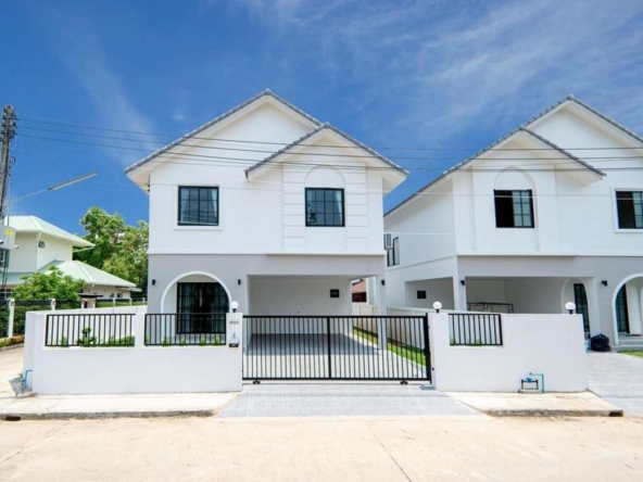 Newly Built 2-Story House for Sale in Hang Dong Area. Convenient location close to the city.-KMP-HSHD7604D