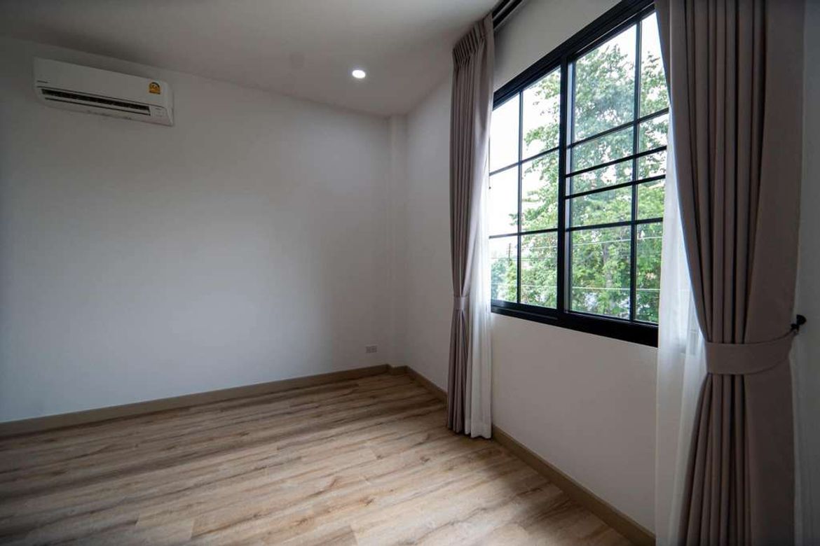 Newly Built 2-Story House for Sale in Hang Dong Area. Convenient location close to the city.-KMP-HSHD7604D