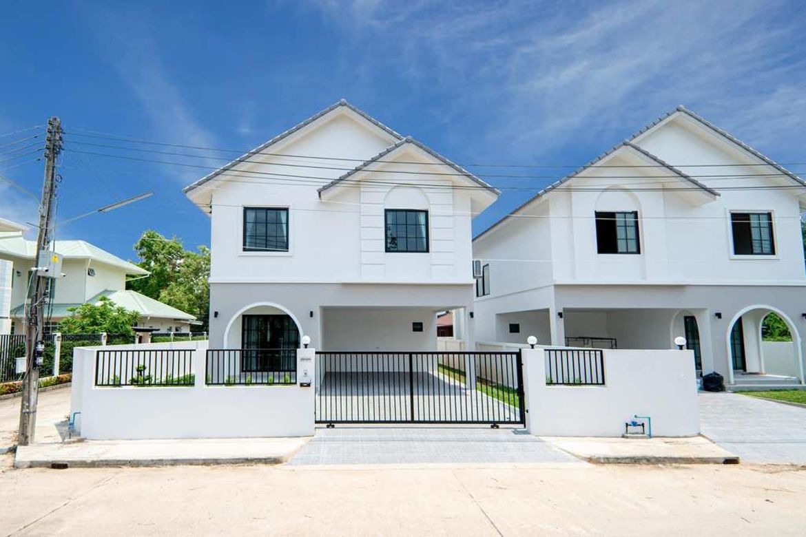 Newly Built 2-Story House for Sale in Hang Dong Area. Convenient location close to the city.-KMP-HSHD7604D