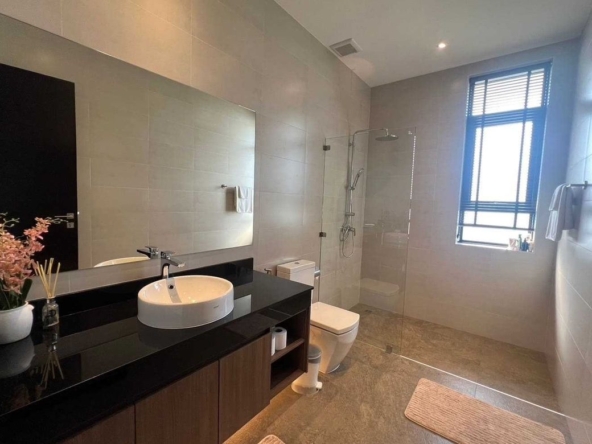 Brand new 5 bed with private pool for sale in Hang Dong